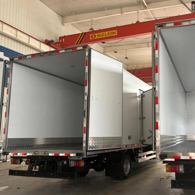 Quomodo PU Core Dry Truck Corpus Enhances Moderni Transportation Efficiency?